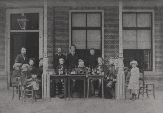 Familiekiekje 1880 Slaterus - van Loghem